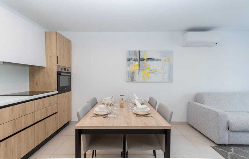 Kitchen or kitchenette, Living room, Seating area, Dining area, pet friendly
