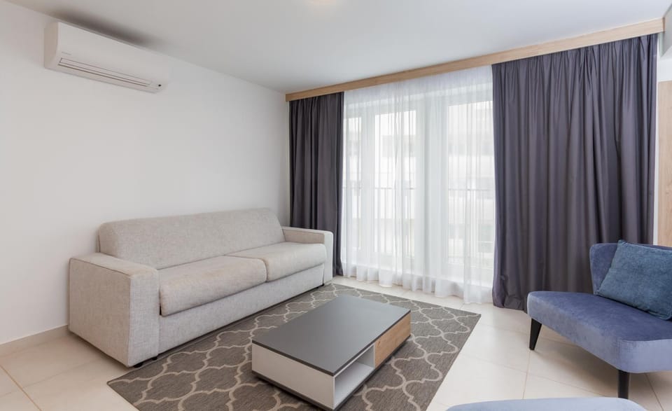 Living room, Seating area, air conditioner