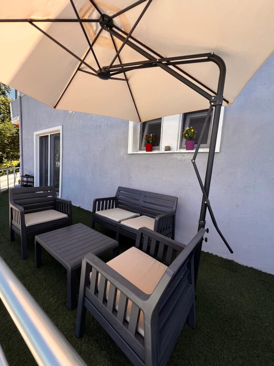 Patio, Living room