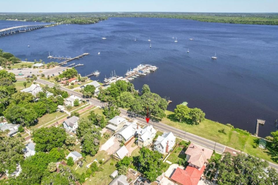 Neighbourhood, Natural landscape, Bird's eye view, Lake view