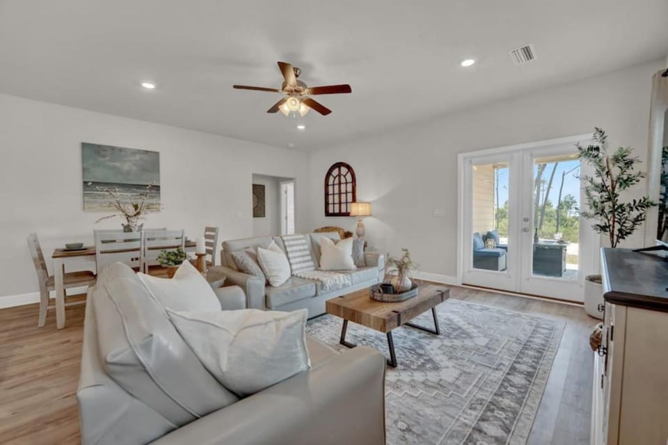 TV and multimedia, Living room, Dining area