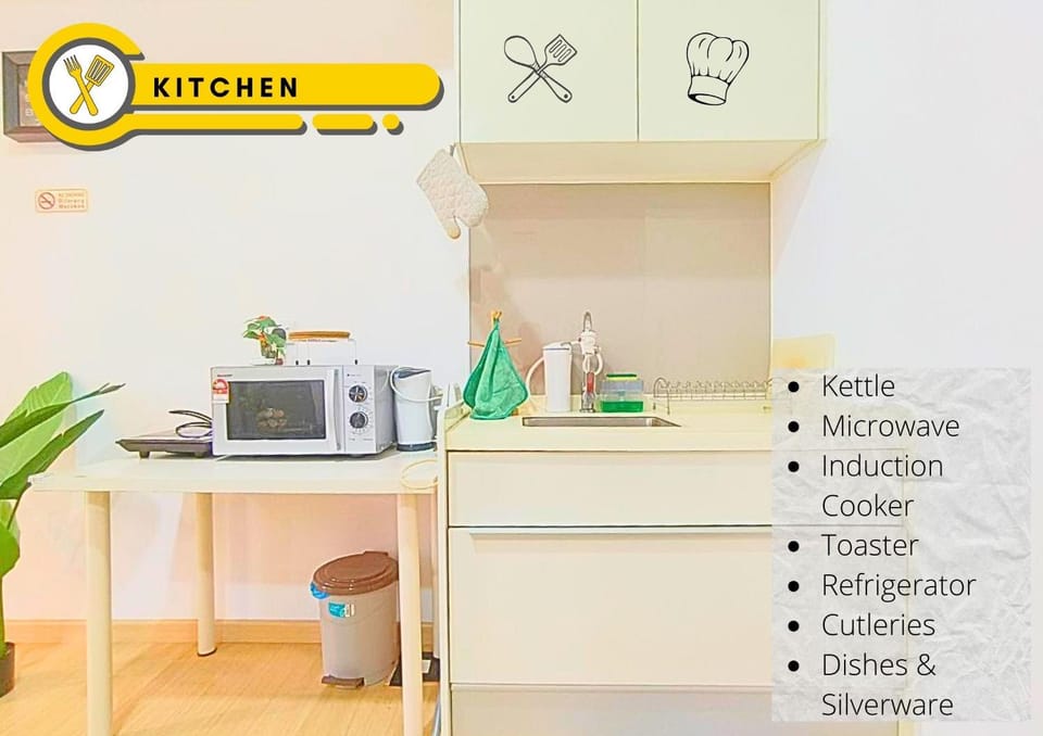 Kitchen or kitchenette, minibar