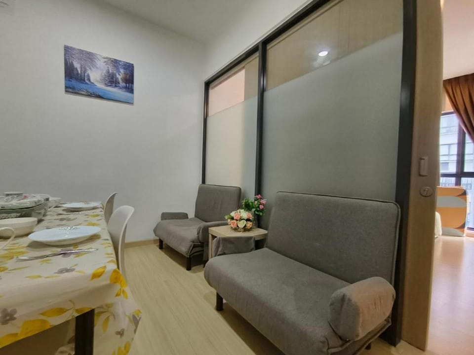Living room, Seating area