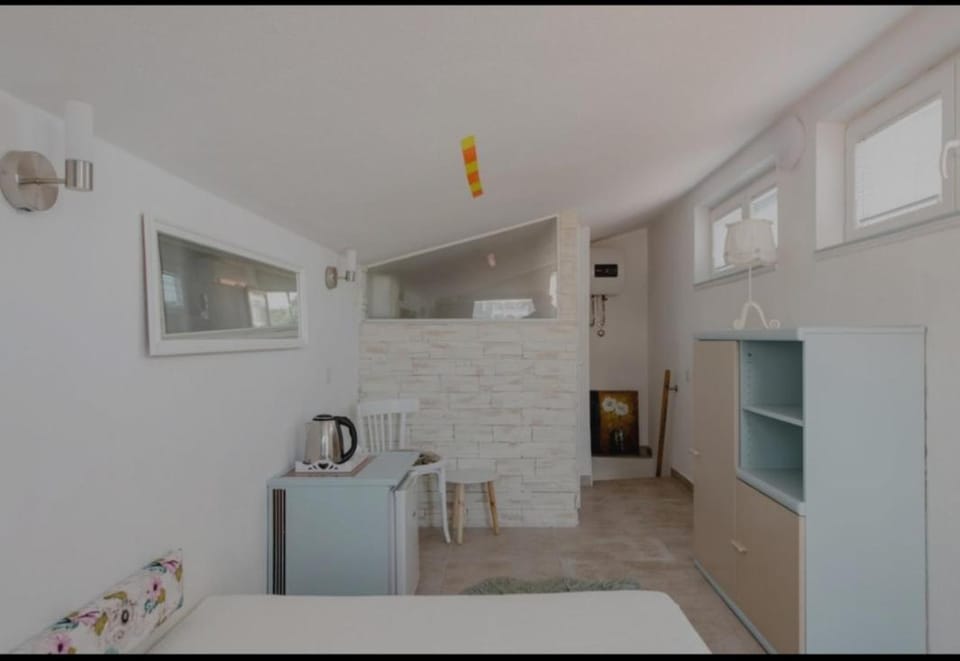 Brela SP small loft-no parking Bed and Breakfast in Brela