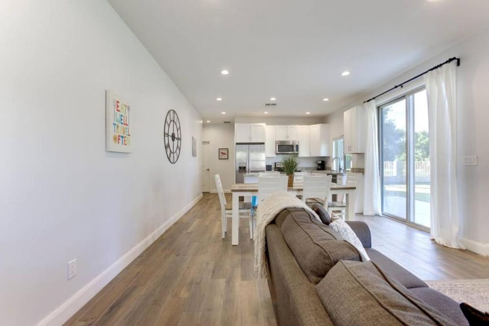 Two Bedroom guest house in Gilbert House in Gilbert