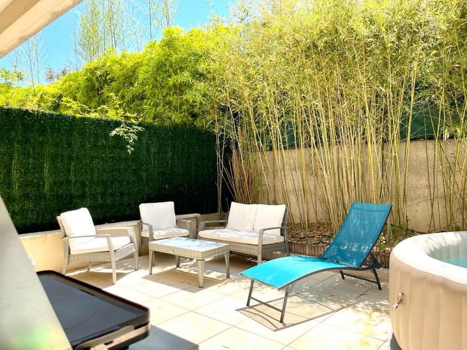 Garden, sunbed
