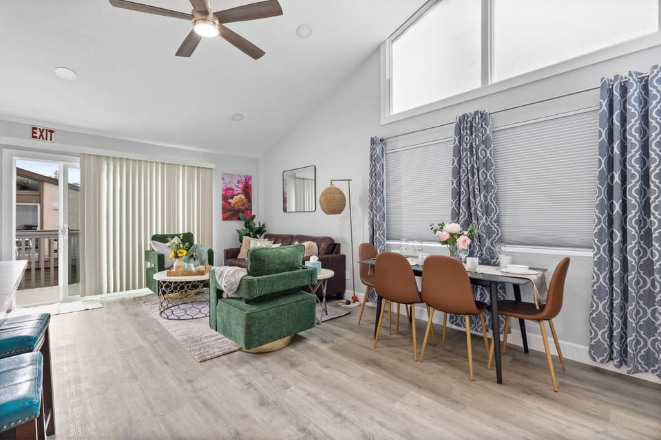 Endless Sunset- Near Beach Surf and Pet Friendly House in Huntington Beach