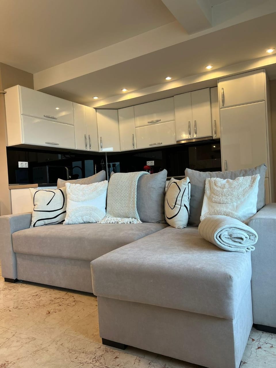 Kitchen or kitchenette, Living room, Seating area