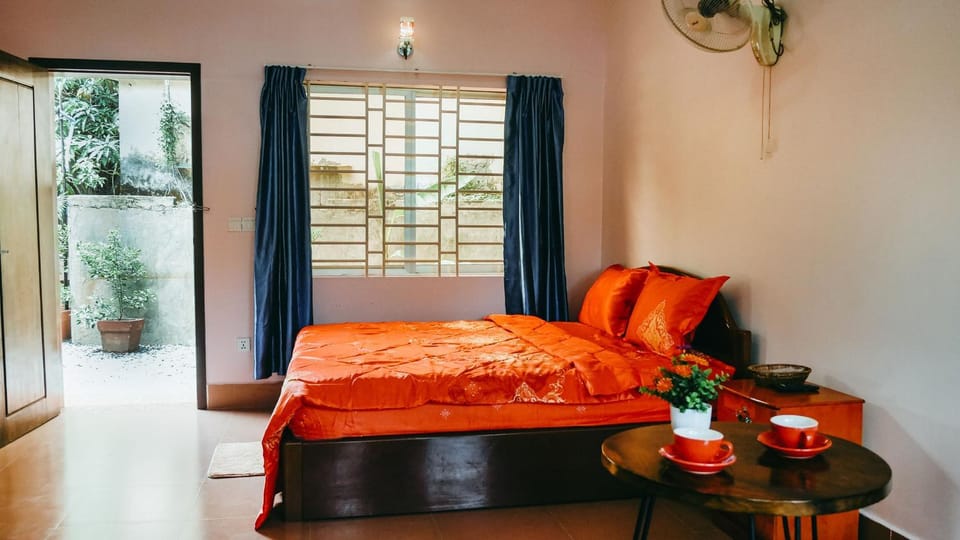 Bed, Living room, Seating area, Bedroom
