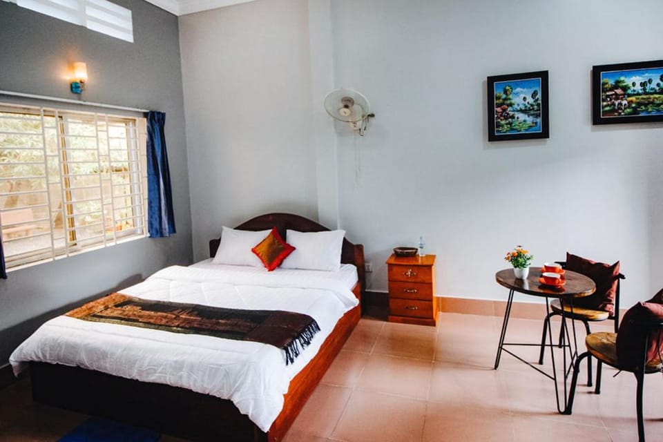 Bed, Bedroom, fireplace, air conditioner