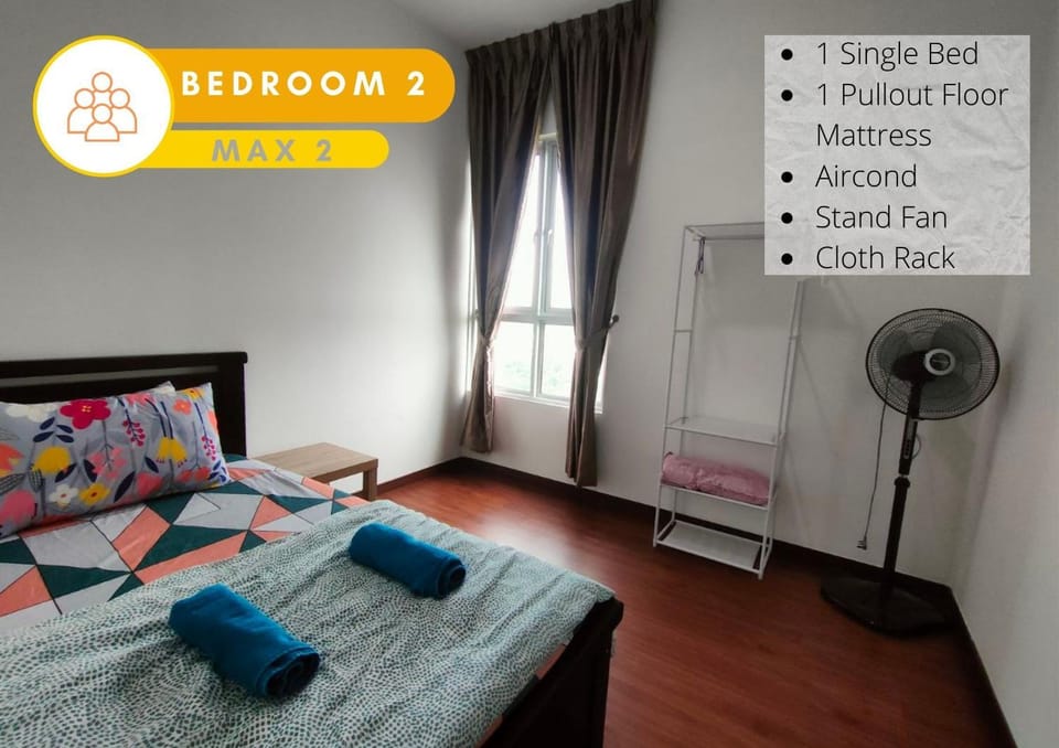 Bed, Photo of the whole room, Bedroom, fireplace, towels, air conditioner