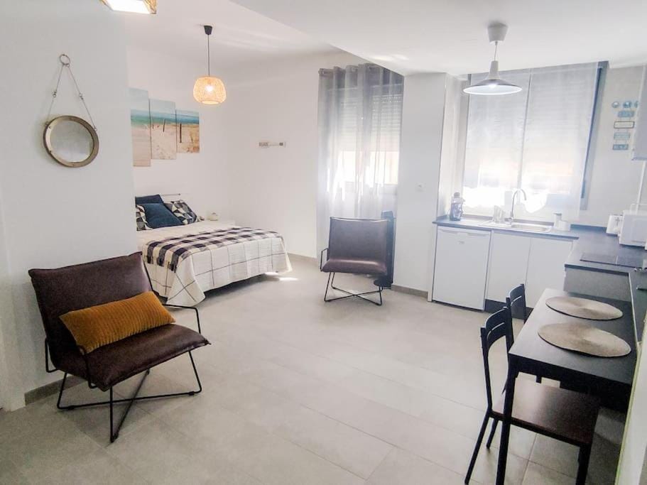 Living room, Photo of the whole room, Bedroom