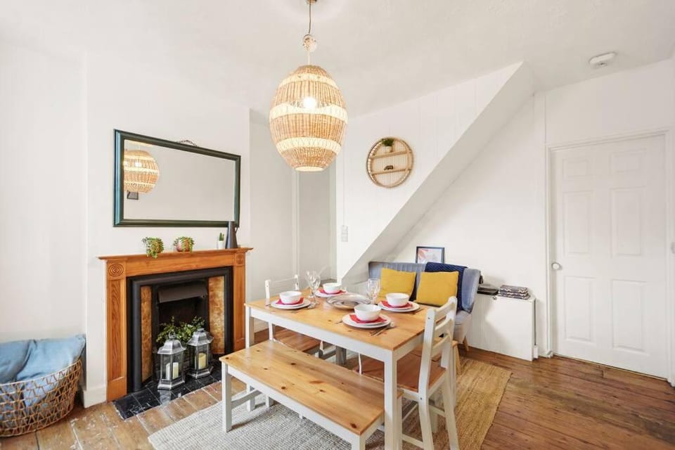 Aesthetic Cambridge Cottage sleeps 5! Apartment in Cambridge