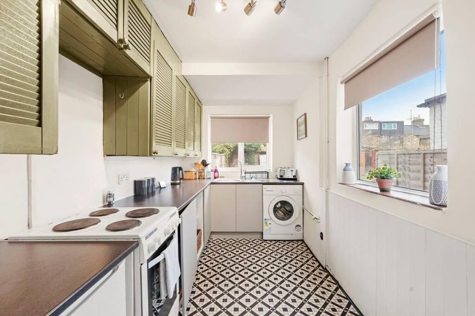 Aesthetic Cambridge Cottage sleeps 5! Apartment in Cambridge