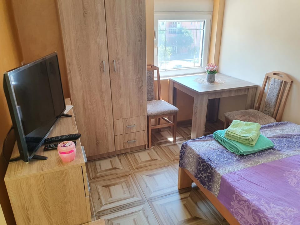 Small cute doublebed room A4 in Pančevo Apartment in Vojvodina
