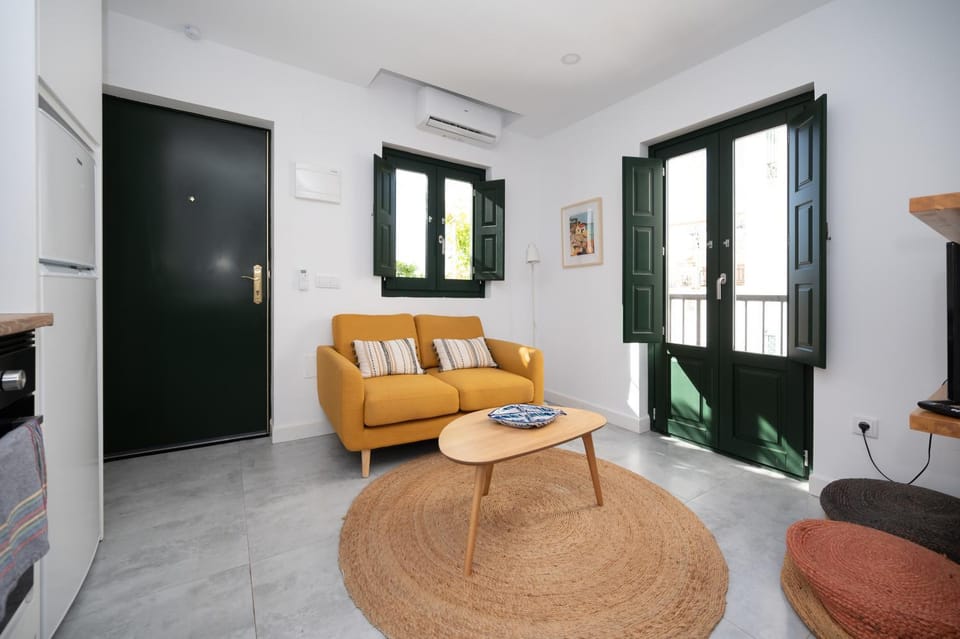 Balcony/Terrace, Balcony/Terrace, Living room, Seating area, air conditioner