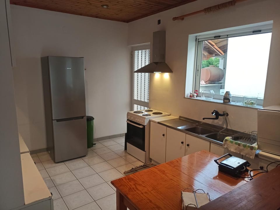 Kitchen or kitchenette, dishwasher, pet friendly, stove