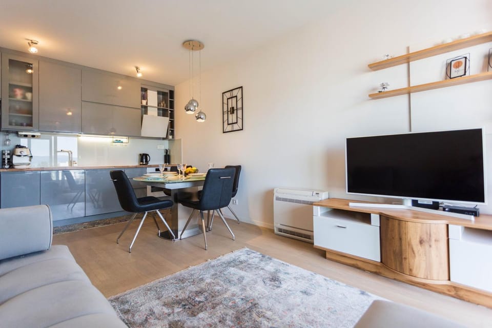 Communal lounge/ TV room, Kitchen or kitchenette, Dining area