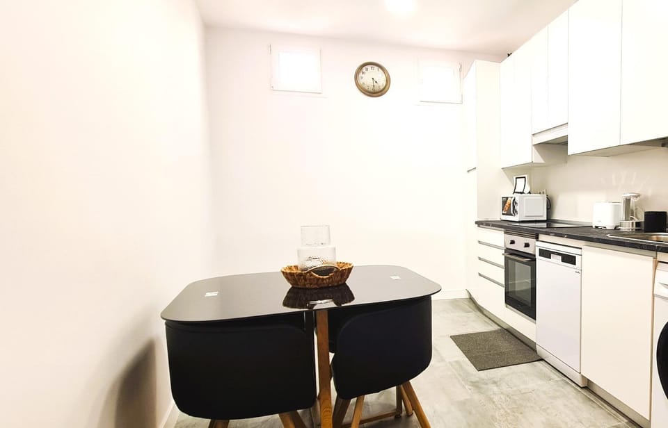 Malasaña II Seasonal Living Apartment in Centro
