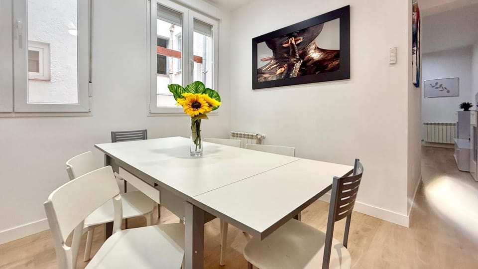 Malasaña II Seasonal Living Apartment in Centro