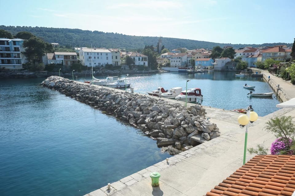 Beachfront Rooms Veli Kamik Bed and Breakfast in Zadar County