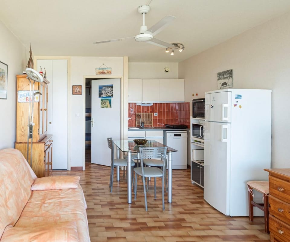 Bright 26 m with pool and sea view Apartment in La Grande-Motte