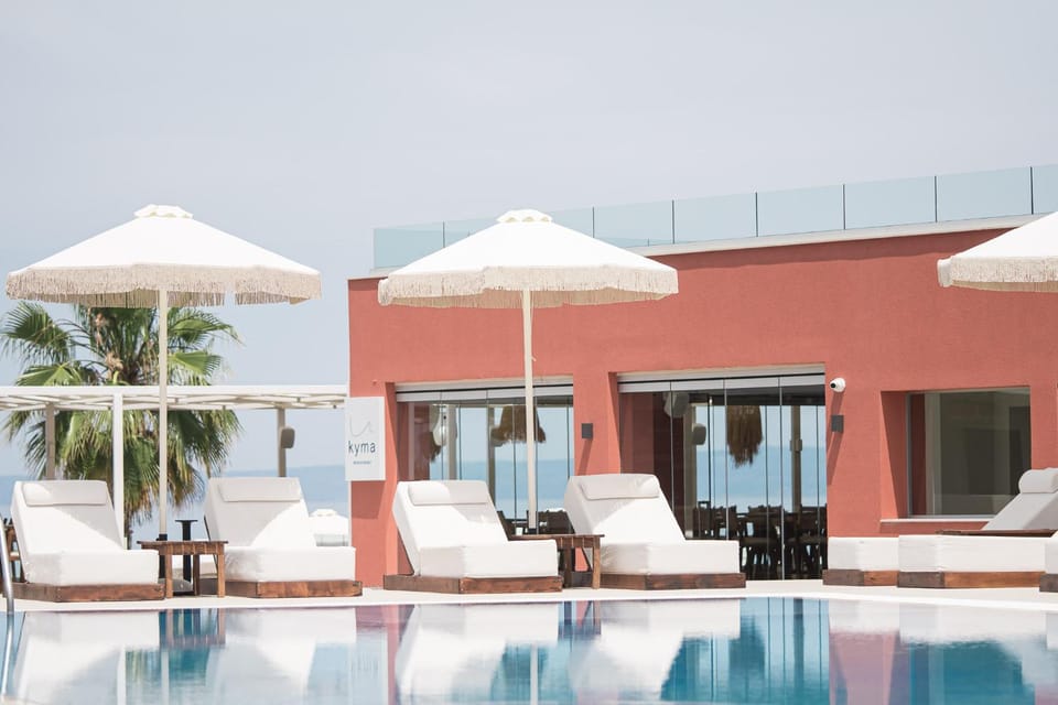 Pool view, Swimming pool, sunbed