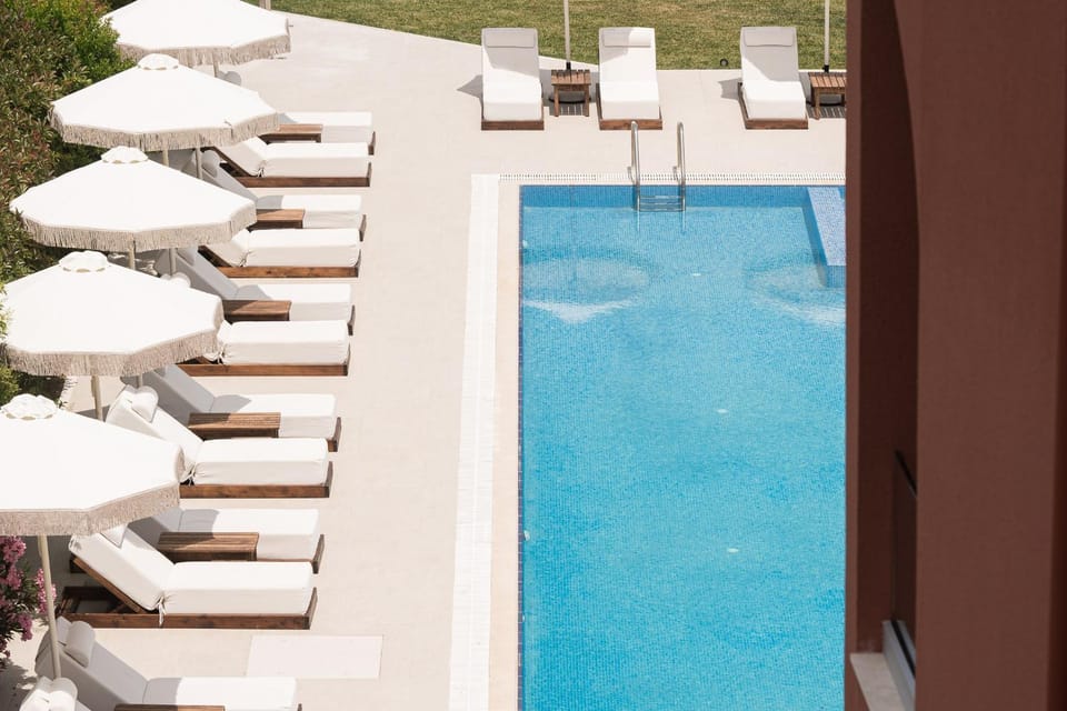 Day, Swimming pool
