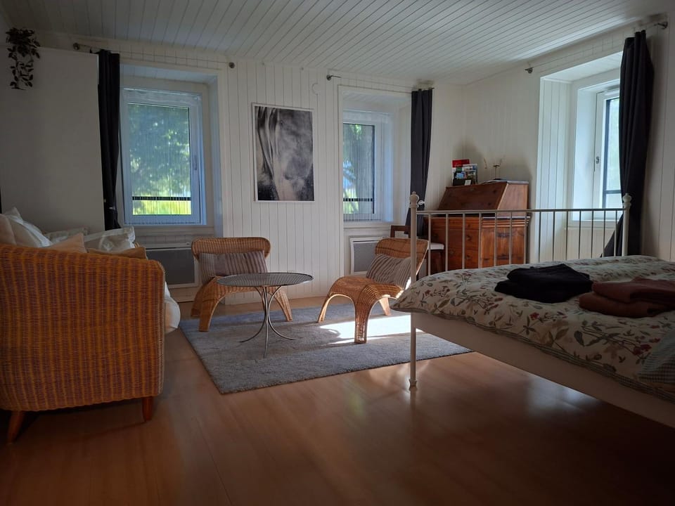 Living room, Photo of the whole room, Bedroom