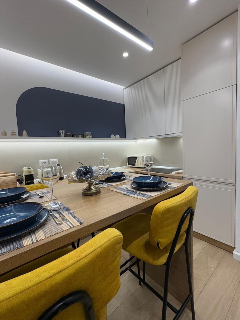 Kitchen or kitchenette, Dining area, stove