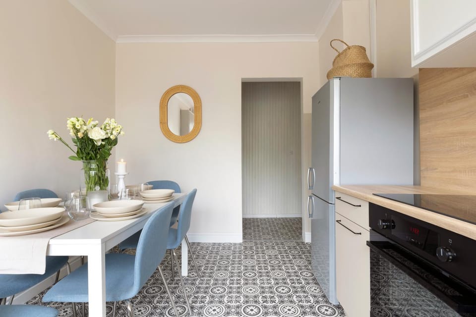 Kitchen or kitchenette, Dining area, wardrobe