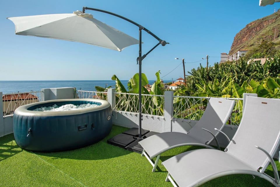 Hot Tub, Solarium, View (from property/room), Garden view