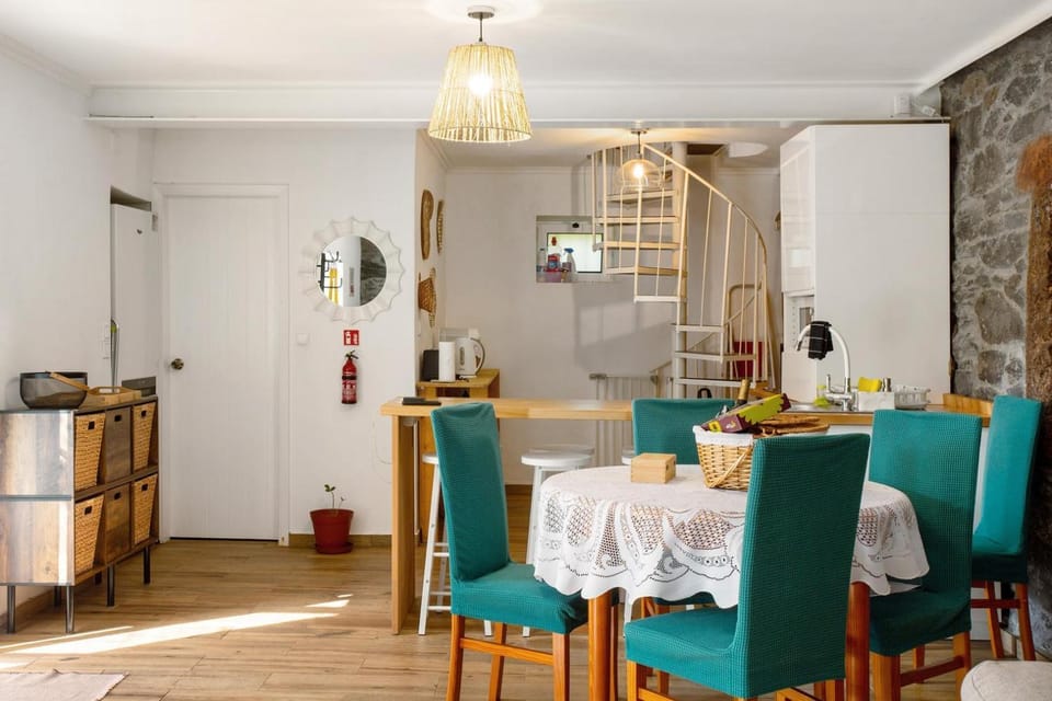 Communal lounge/ TV room, Game Room, Meeting/conference room, kitchen