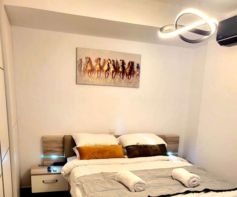 Bed, Bedroom, air conditioner