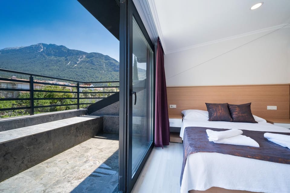 Bed, Balcony/Terrace, Mountain view