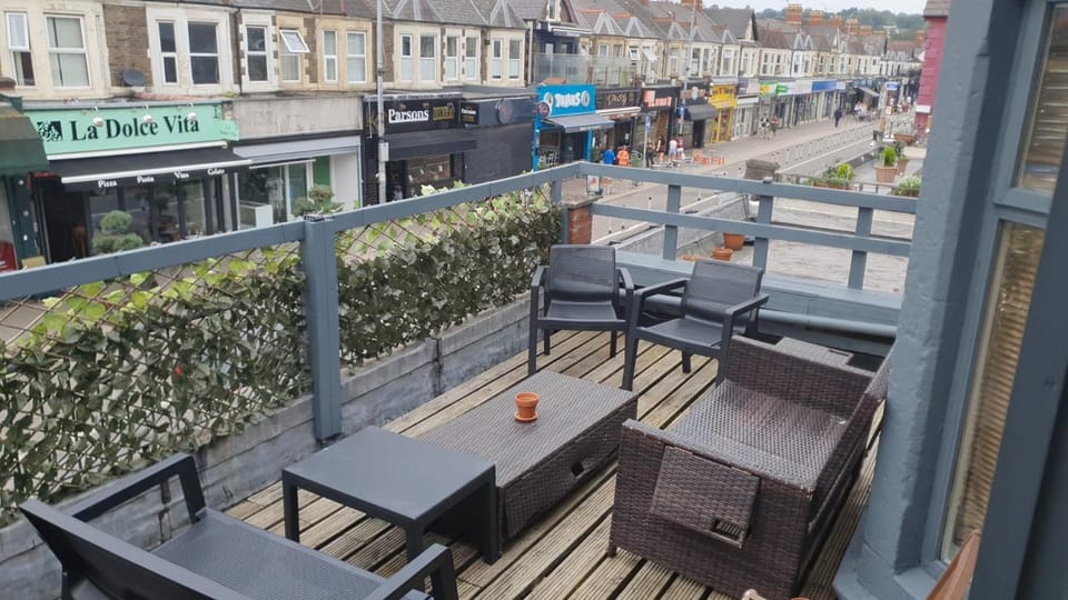 Roof Terrace Three Bedroom Apartment Near City Centre Apartment in Cardiff