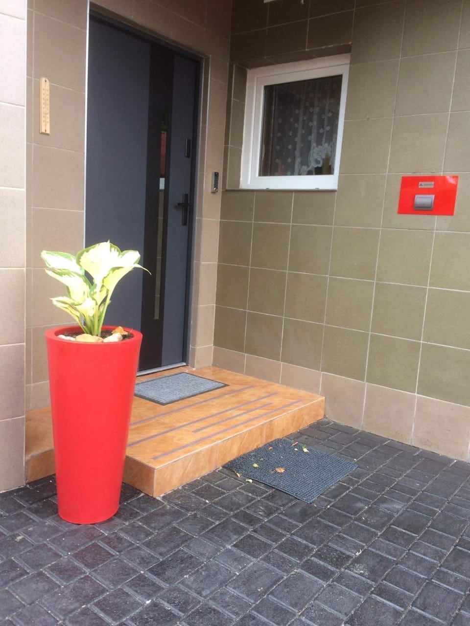 Facade/entrance