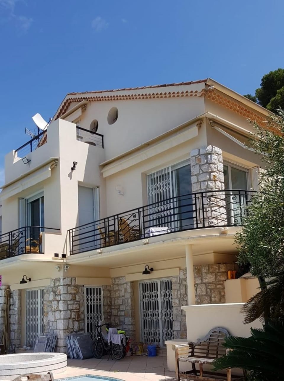 Property building, Day