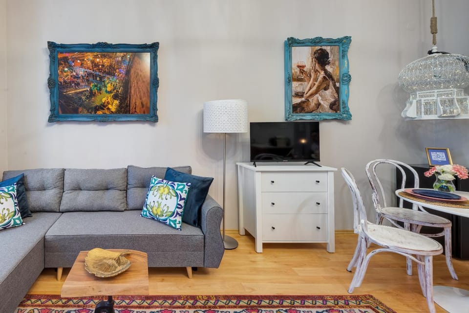 TV and multimedia, Seating area