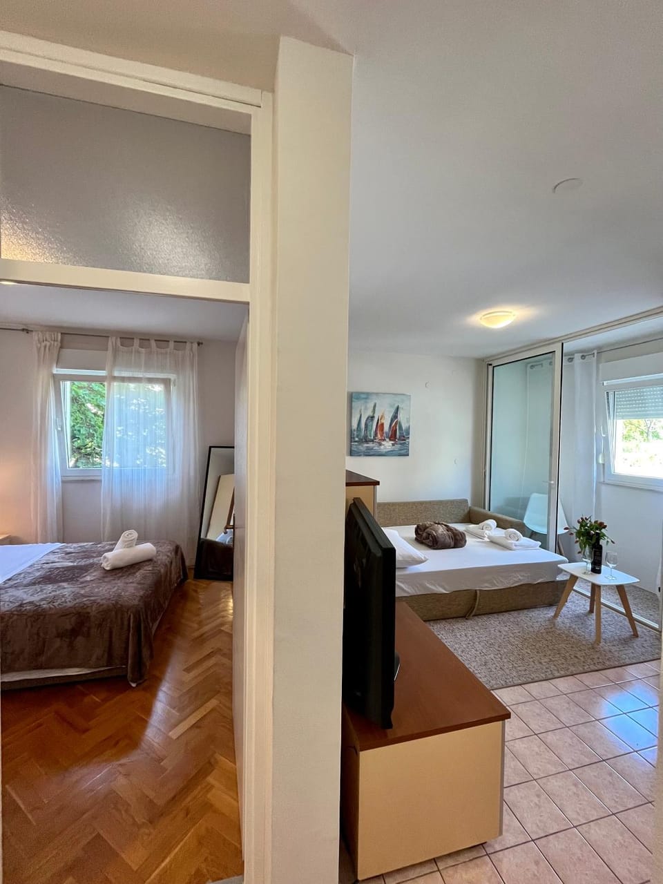 Bed, Photo of the whole room, Bedroom, towels