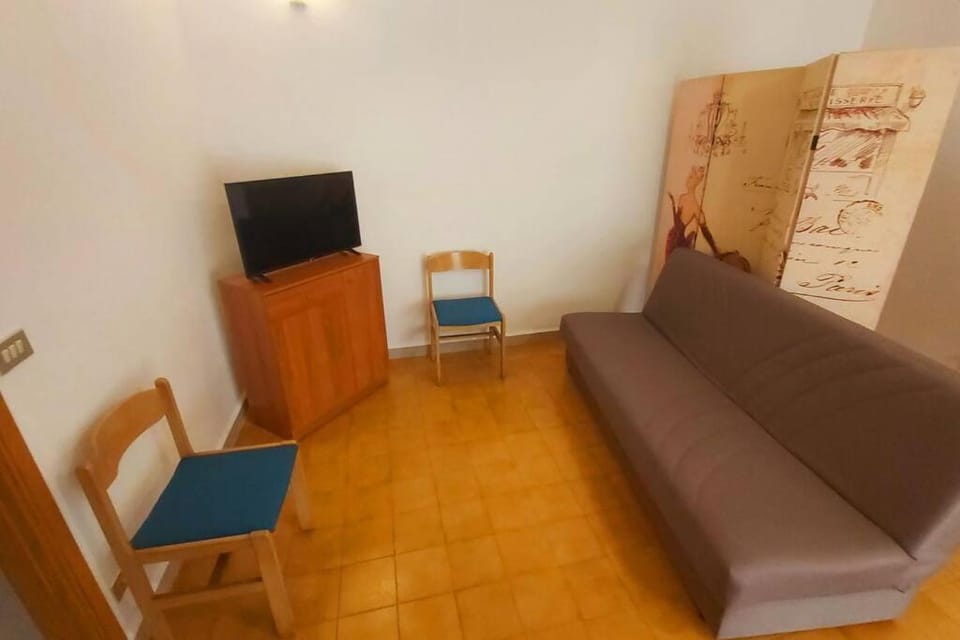 Communal lounge/ TV room, Living room, Seating area