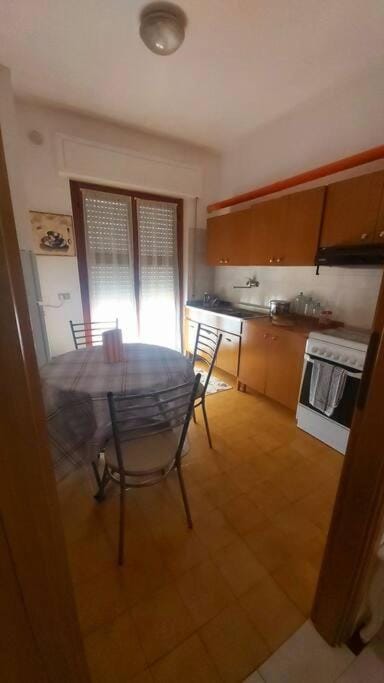 Kitchen or kitchenette, Dining area, pet friendly, stove