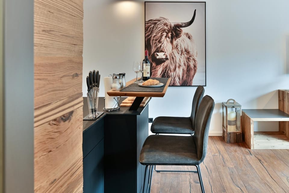 Dining area, Food