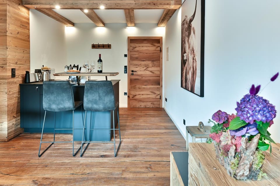 Dining area, Food