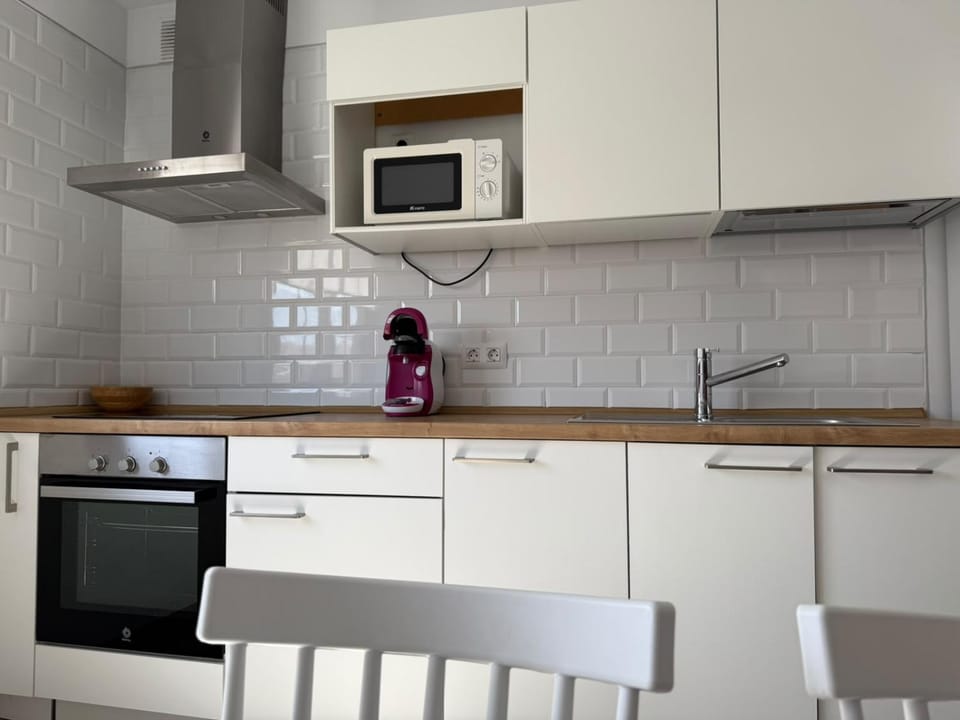 Kitchen or kitchenette, oven, stove