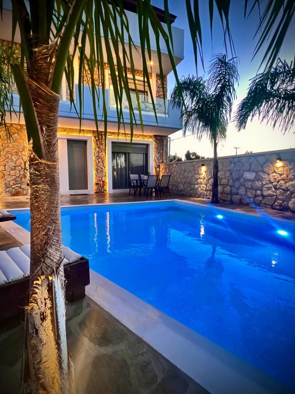 ODYSSEA Top View & Hot Jacuzzi Front Beach Apartment in Kremasti