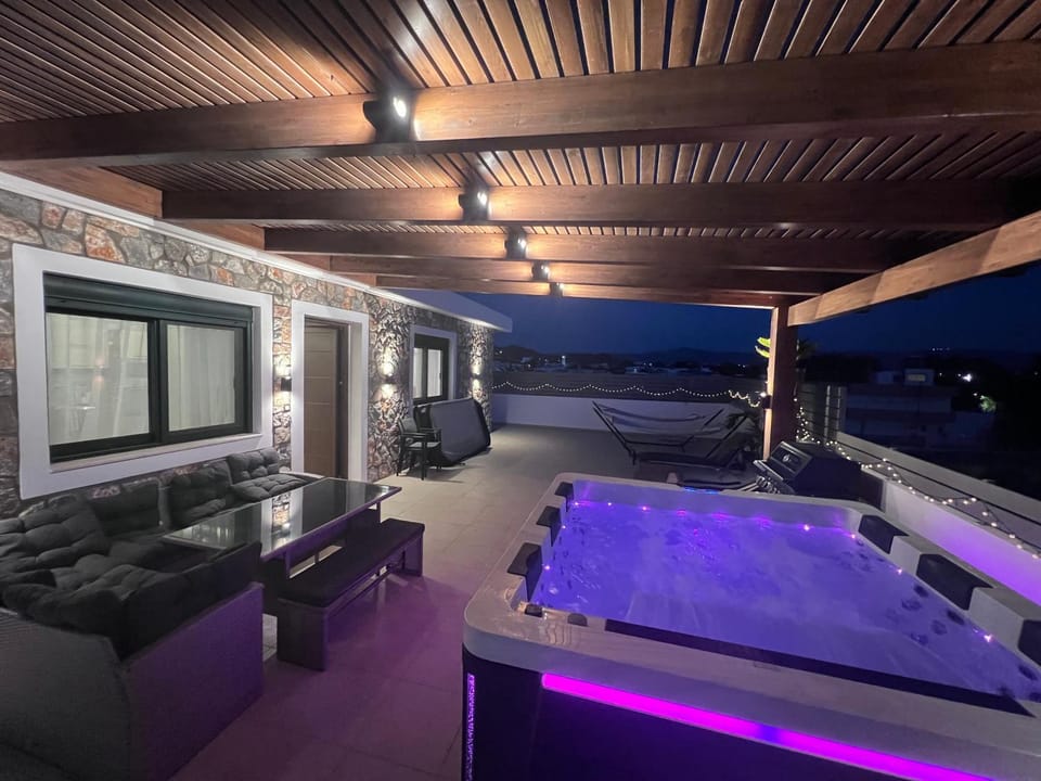 ODYSSEA Top View & Hot Jacuzzi Front Beach Apartment in Kremasti