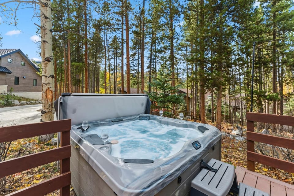 5BR Ski in Out Mountain Getaway with Hot Tub and Views House in Breckenridge