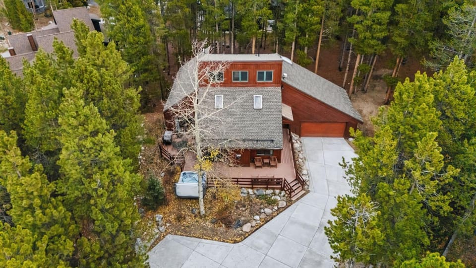 5BR Ski in Out Mountain Getaway with Hot Tub and Views House in Breckenridge
