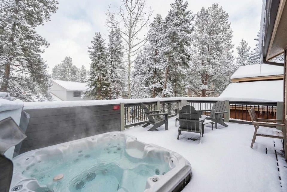 Broken Lance Chalet On Bus Line Minutes to Town House in Breckenridge